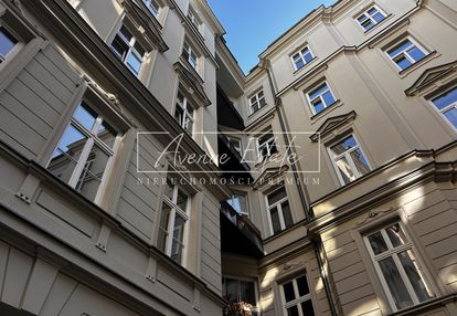 2 pokoje / aleje ujazdowskie / zabytkowa kamienica