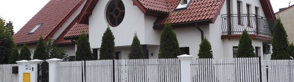 Dom z pom. biurowym lub drugim mieszkaniem.