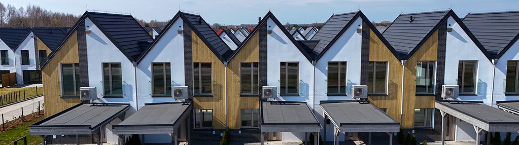 Dom w standardzie dewelop. (parter+piętro) ogródek