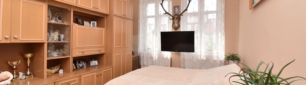Przestronne mieszkanie, i piętro, garaż