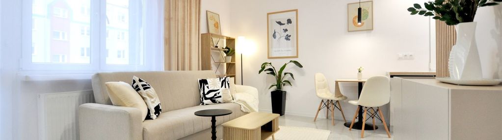 Nowoczesna, wyposażona kawalerka w centrum piły!