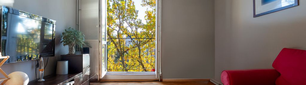 Klimatyczne mieszkanie tuż przy metrze