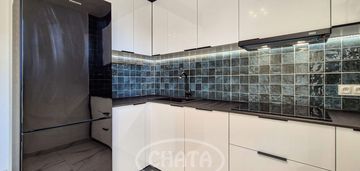 Nowe 2 pokojowe m. z balkonem - strońska
