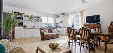 Dom z dwoma mieszkaniami w izabelinie