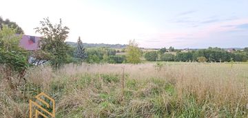 Widokowa działka w spokojnej okolicy.