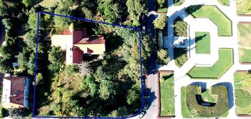 Zabytkowa willa na borku, duża działka 2 731 m2