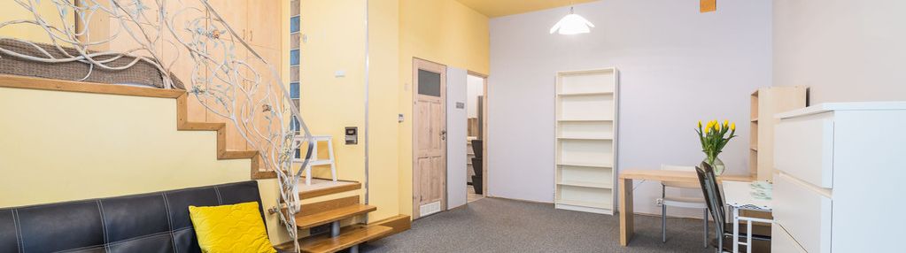 Dla studentów, z antresolą i oddzielną kuchnią