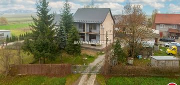 Na sprzedaż dom o powierzchni 220 m2, z 2 garażami