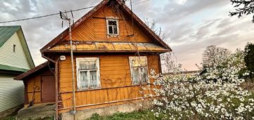 Siedlisko z domem nad rzeką w czerewkach