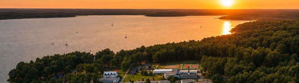 Ośrodek wypoczynkowy z własną linią brzegową !