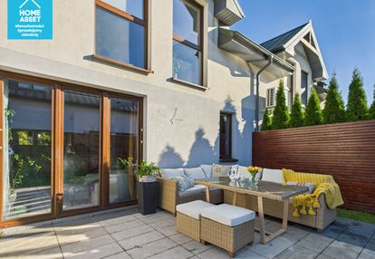 Dom wśród lasów puszczy darżlubskiej