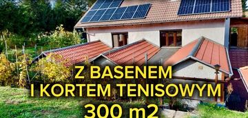 Dom z basenem oraz kortem tenisowym