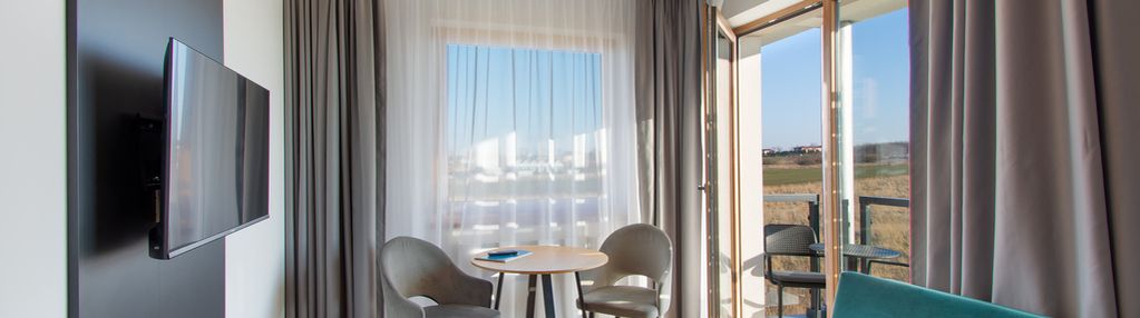 Apartament z basenem i restauracją sarbinowo