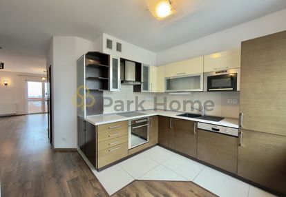 3 pokoje + osobna kuchnia+ parking z bramą