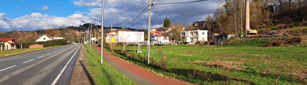 Działka pod usługi lub zabudowe jednorodzinną