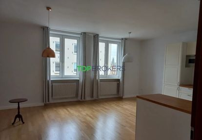 Przestronne dwa pokoje z widokiem na pałac kultury