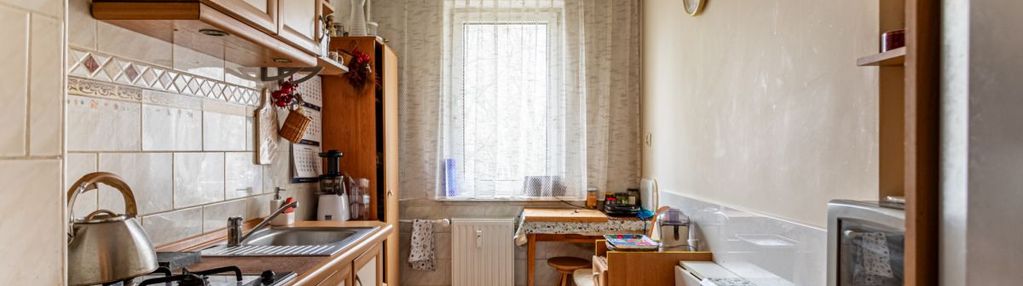 2 pok | |niskie piętro | do odświeżenia | piwnica