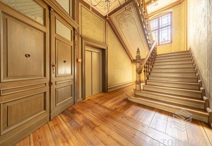 Apartament w odrestaurowanej kamienicy obok rynku