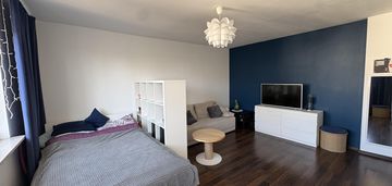 Kawalerka, oddzielna kuchnia. blisko metra i parku