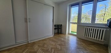 Karolew| i piętro|z balkonem