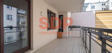 Dwa pokoje z tarasem w samym centrum