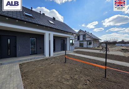 Dom w zabudowie bliźniaczej w ostaszewie