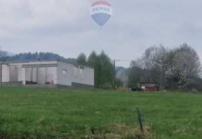 Rozpoczęta budowa domu na widokowe działce w górac