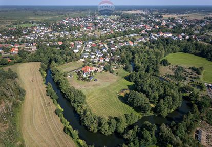 Piękny dom na dużej działce z linią brzegową brdy