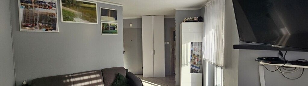 2 pokoje z balkonem i piwnicą - niski blok.