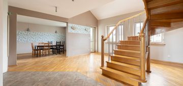 Dwupoziomowe, 6-pokojowe mieszkanie 130 m²