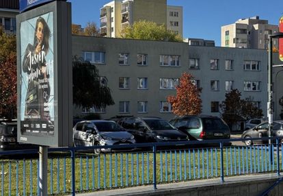 | bezpośrednio przy metrze | ogródek | piwnica |