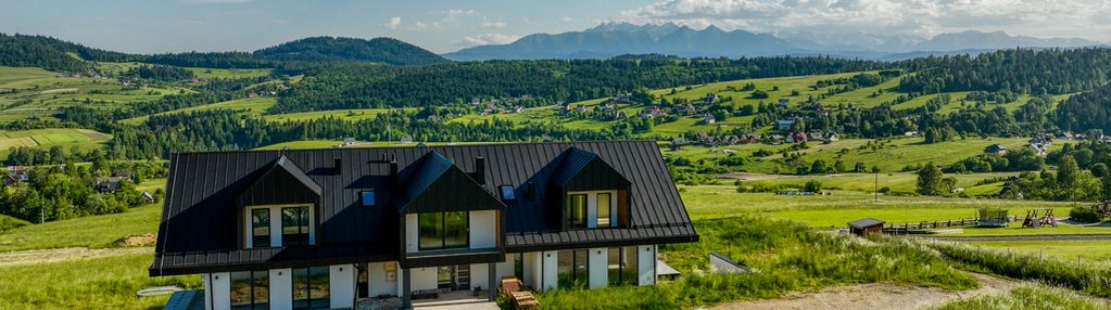 Budynek z apartamentami w grywałdzie