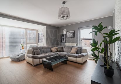 Przestronny apartament z wykuszem | chmielna park