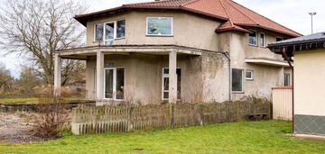 Dom w stanie surowym zamknietym