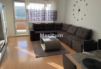 Blok z 2004 r 2 pietro 2 niezależne  pokoje