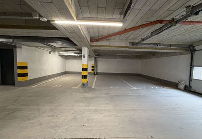 Jedyna kawalerka z miejscem parkingowym/halą garaż
