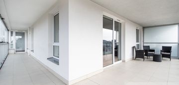 Taras 32 m² - 4 pokoje - apartamentowiec