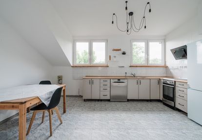 Dom w kosakowie z trzema oddzielnymi mieszkaniami!