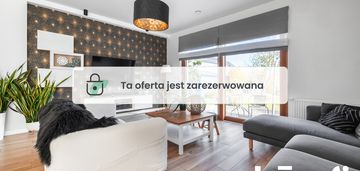 Przytulny dom w trawnikach
