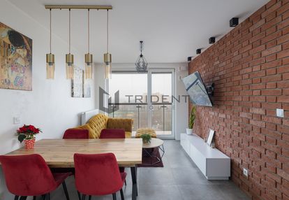 W pełni wykończone obok metra! ogromny balkon!