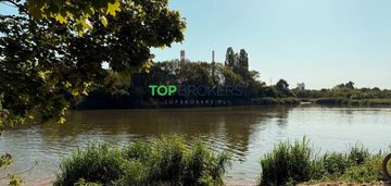 Elegancki duży dom nad jeziorem