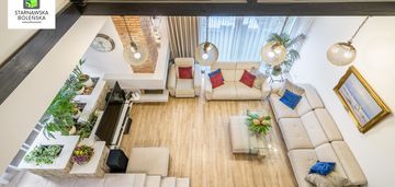 4 sypialnie, 2 łazienki dodatkowy pokój "klubowy".