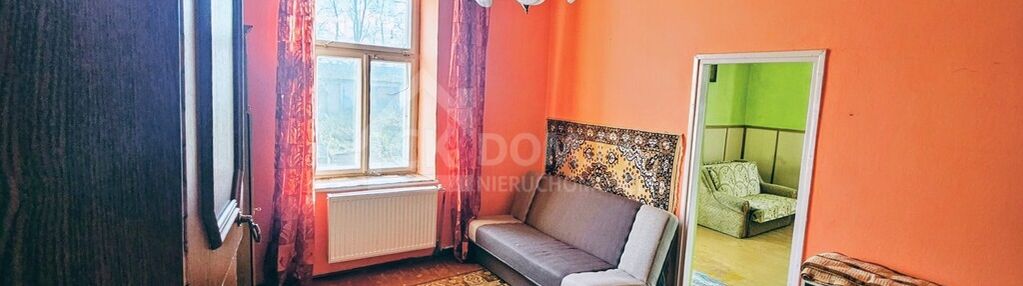 Atrakcyjne mieszkanie z potencjałem w dworku