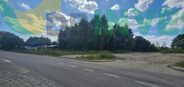 Działka usługowa z uzbrojeniem w drodze