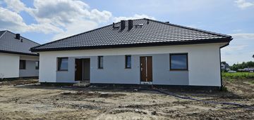 Bliźniak, światłowód, duża działka, pompa ciepla