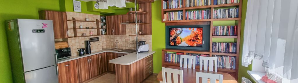 Bardzo jasne dwa. pokoje z balkonem