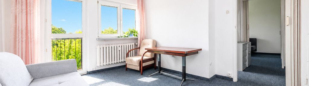 *jasne z ładnym widokiem na zieleń  2/3 pokoje *
