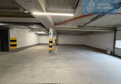 Jedyna kawalerka z miejscem parkingowym/halą garaż