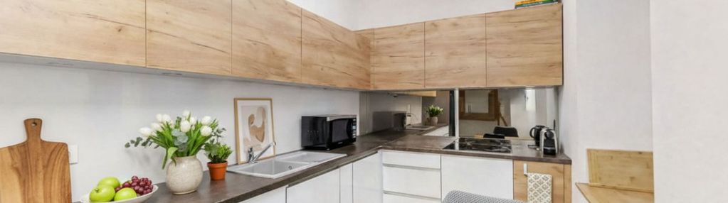 Ścisłe centrum 2 miejsca postojowe w cenie!