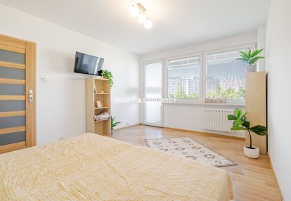 Po remoncie, do wejścia 1-pokojowe z balkonem